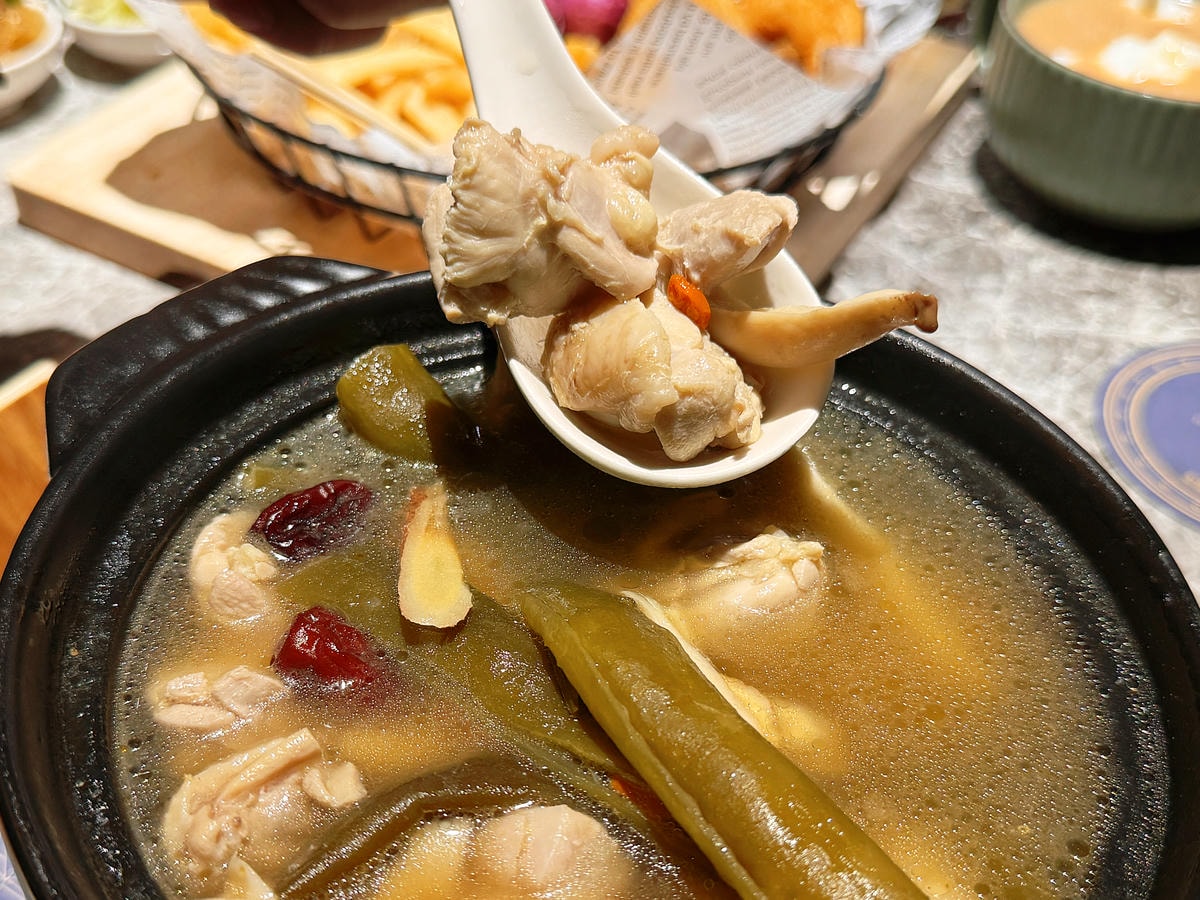 [ 桃園食記 ] 中壢區大園區青埔高鐵特區 茶自點環球