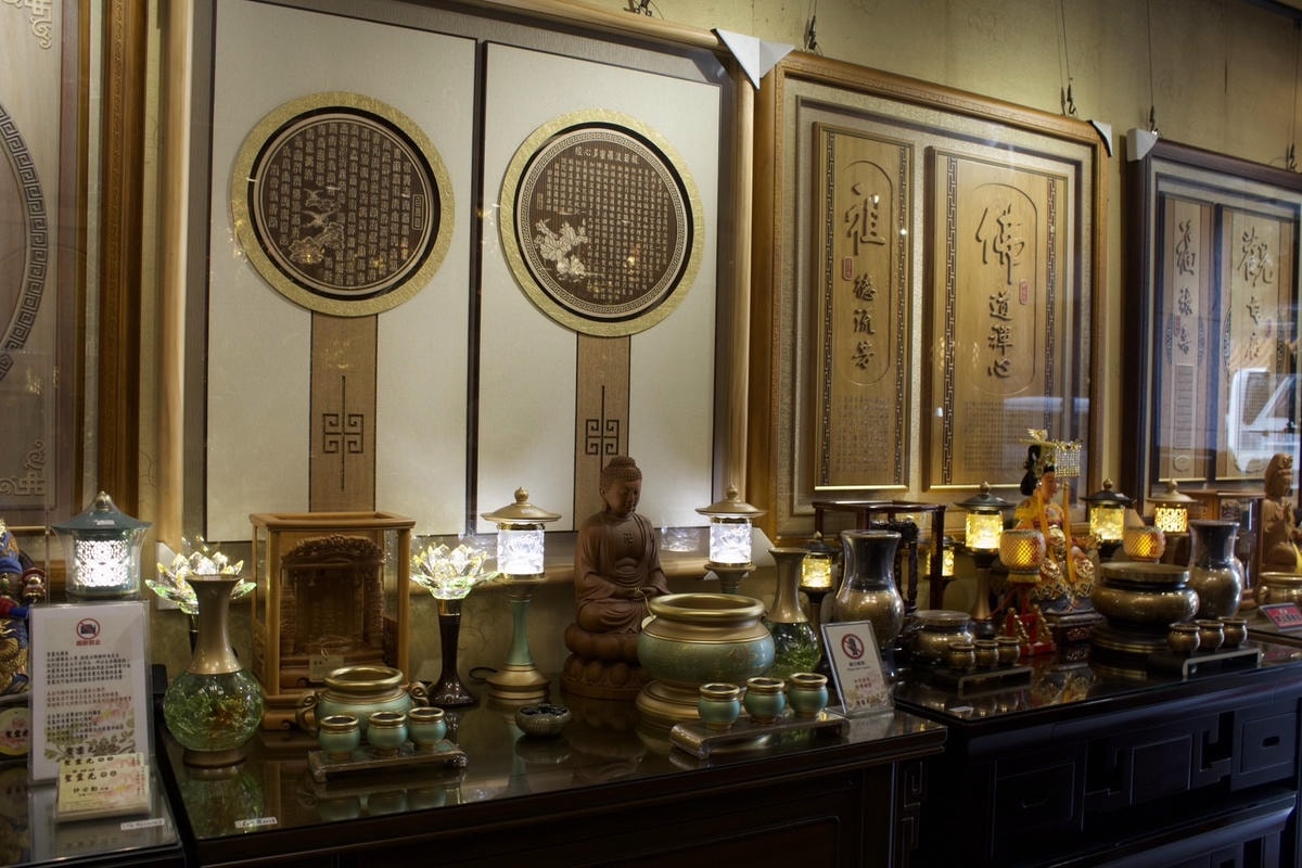 [ 佛具推薦 ] 聖靈光佛具 台北老字號佛具店推薦 神