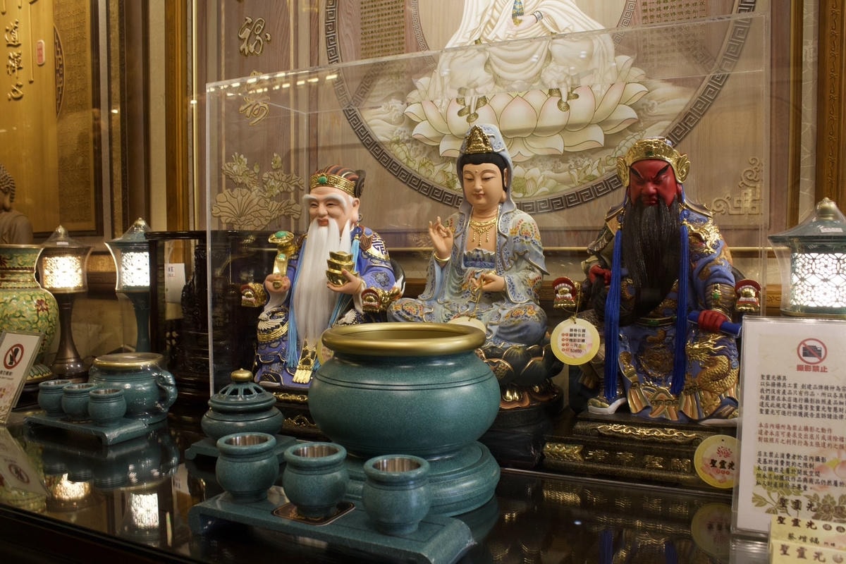 [ 佛具推薦 ] 聖靈光佛具 台北老字號佛具店推薦 神