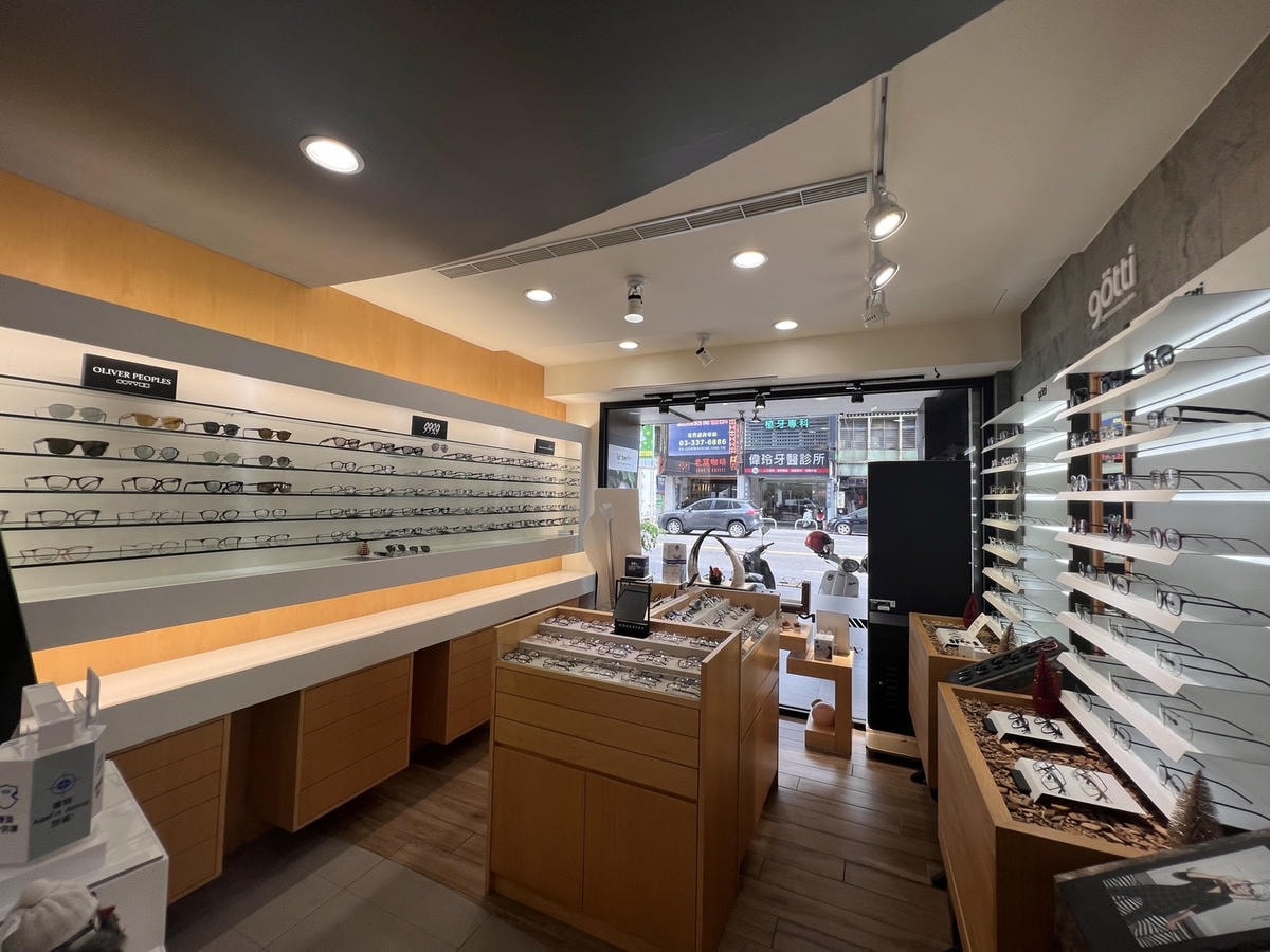[ 眼鏡店分享 ] 百視特專業眼鏡中山門市 蔡司優視力專家 