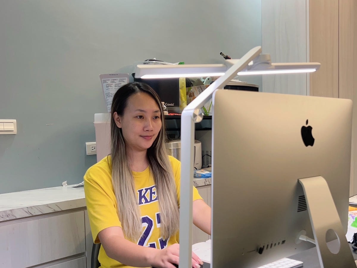 [ 3C開箱 ] CHIMEI奇美無線充電LED智慧檯燈 