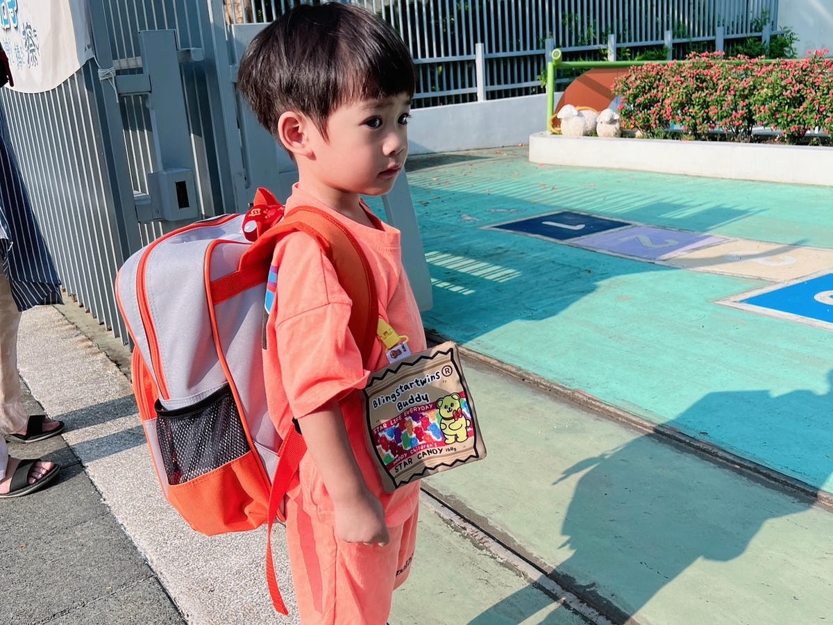 近期Neo上幼兒園,在戶外奔跑因為流汗衣服也會弄得髒髒的,再來就是病毒也變的更多特別會挑選抗腸病毒、抗菌、抗臭的洗衣精。