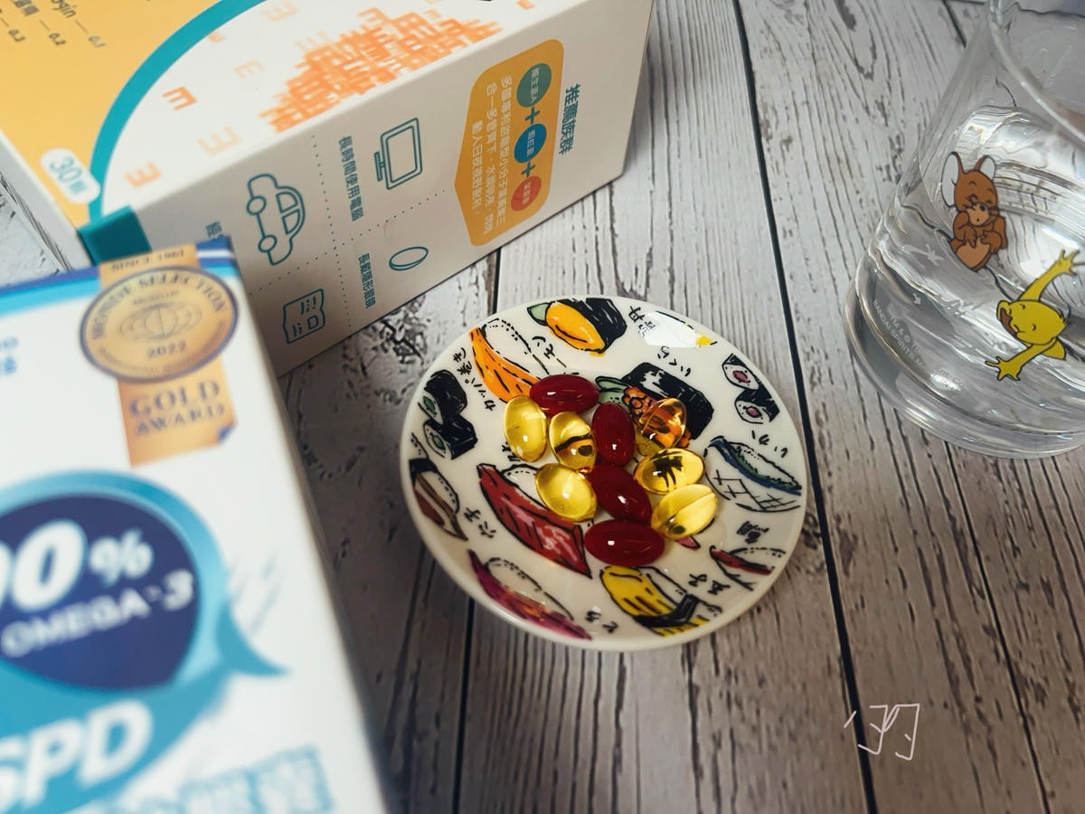 數位時代必備保健品果利生技亮晶晶金盞花葉黃素與高濃度魚油,