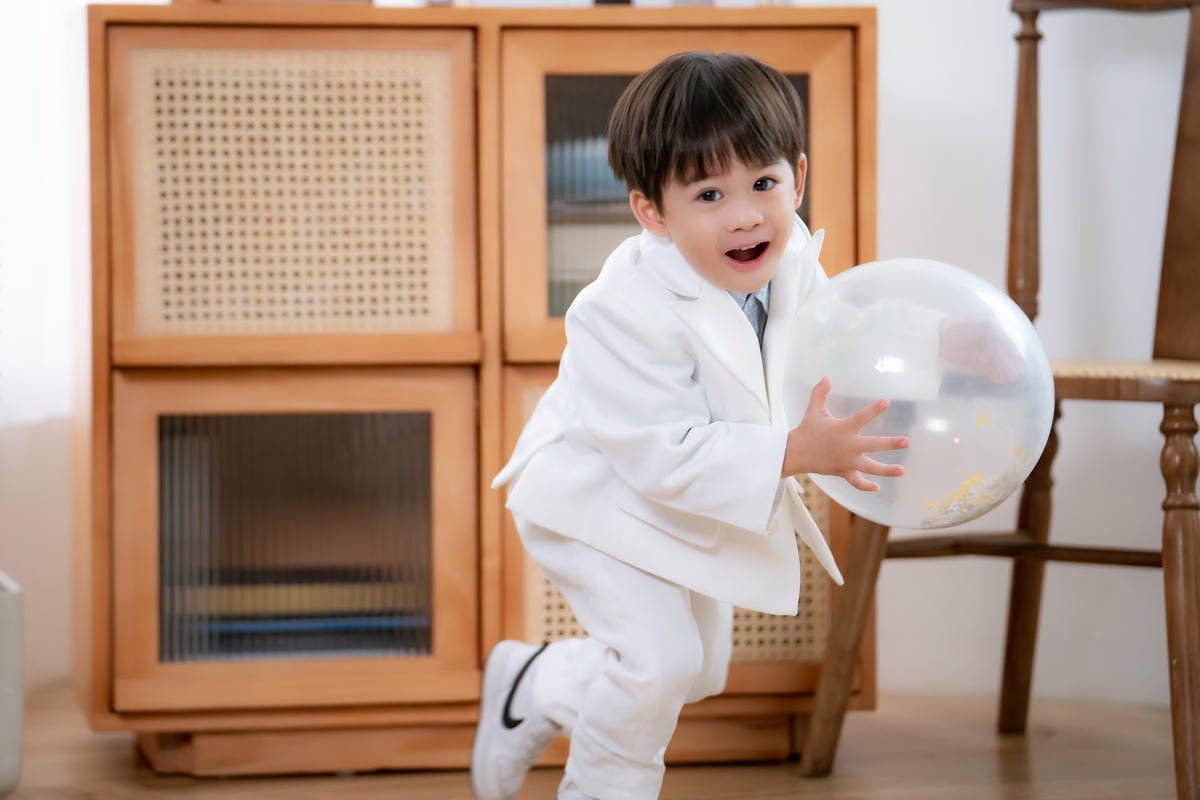 [ 全家福攝影 ]棚拍全家福比外拍更精彩,快樂拍親子寫真的一