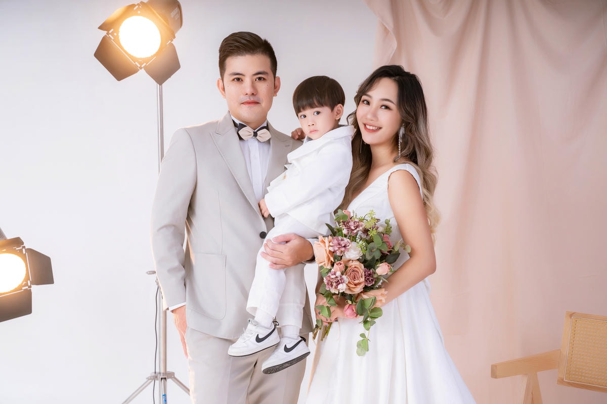 [ 全家福攝影 ]棚拍全家福比外拍更精彩,快樂拍親子寫真的一