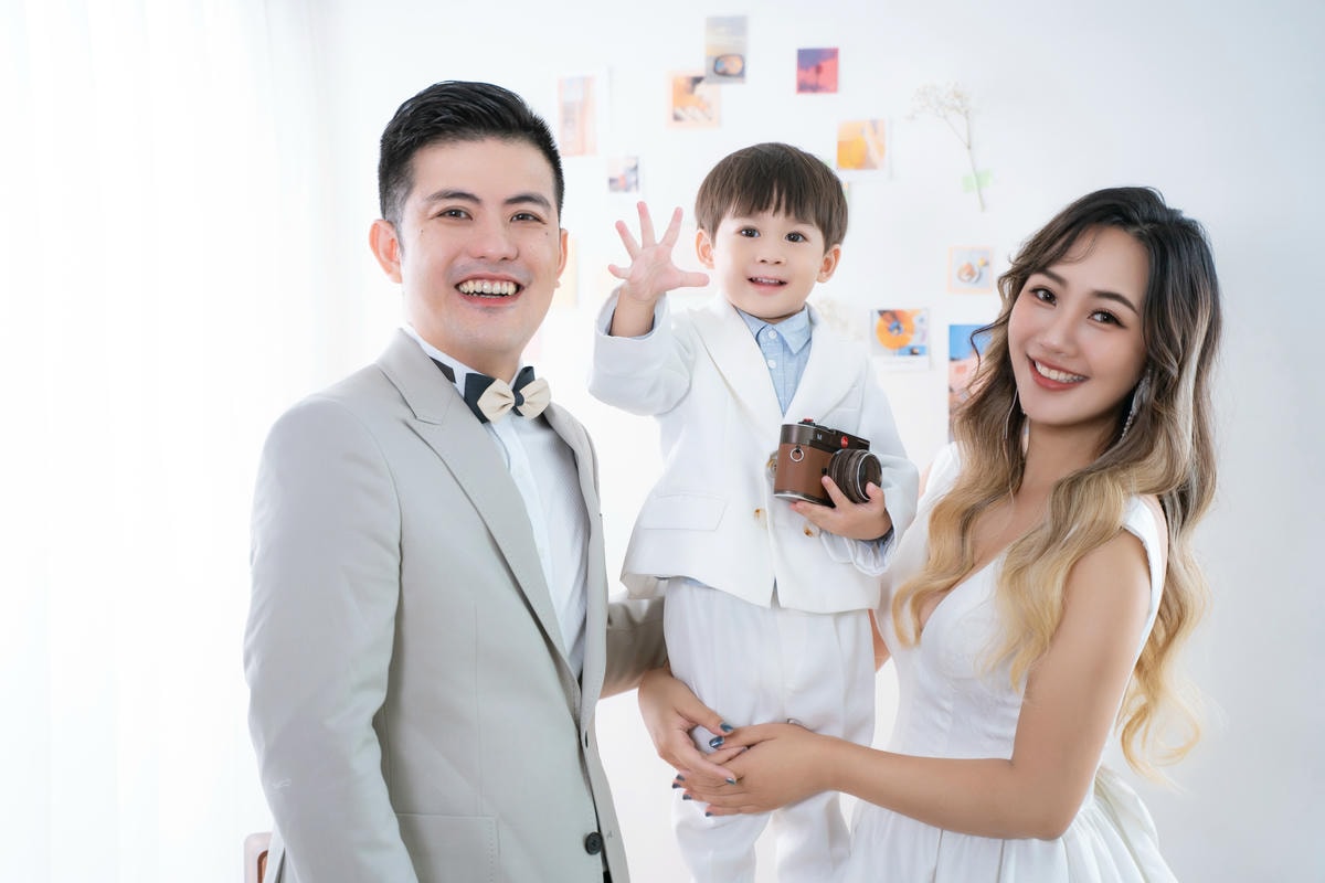 [ 全家福攝影 ]棚拍全家福比外拍更精彩,快樂拍親子寫真的一