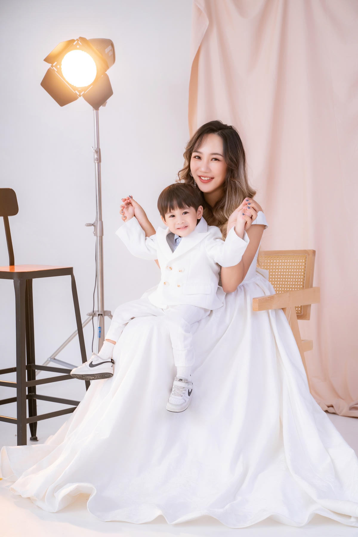 [ 全家福攝影 ]棚拍全家福比外拍更精彩,快樂拍親子寫真的一