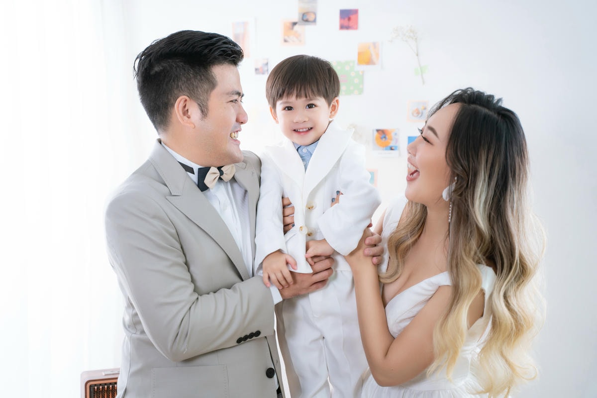 [ 全家福攝影 ]棚拍全家福比外拍更精彩,快樂拍親子寫真的一