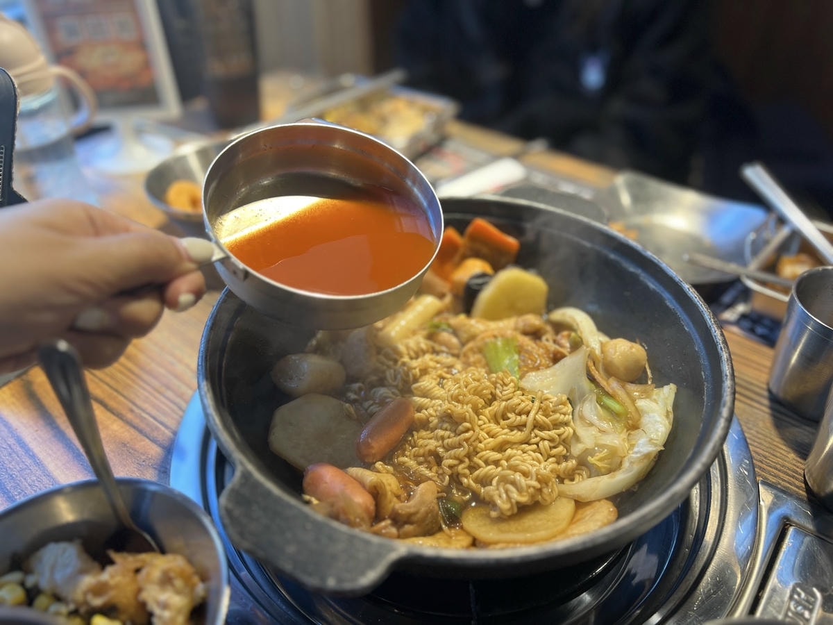 [ 桃園食記 ] 甩鍋雞볶찜韓式炒雞吃到飽-桃園ATT店 