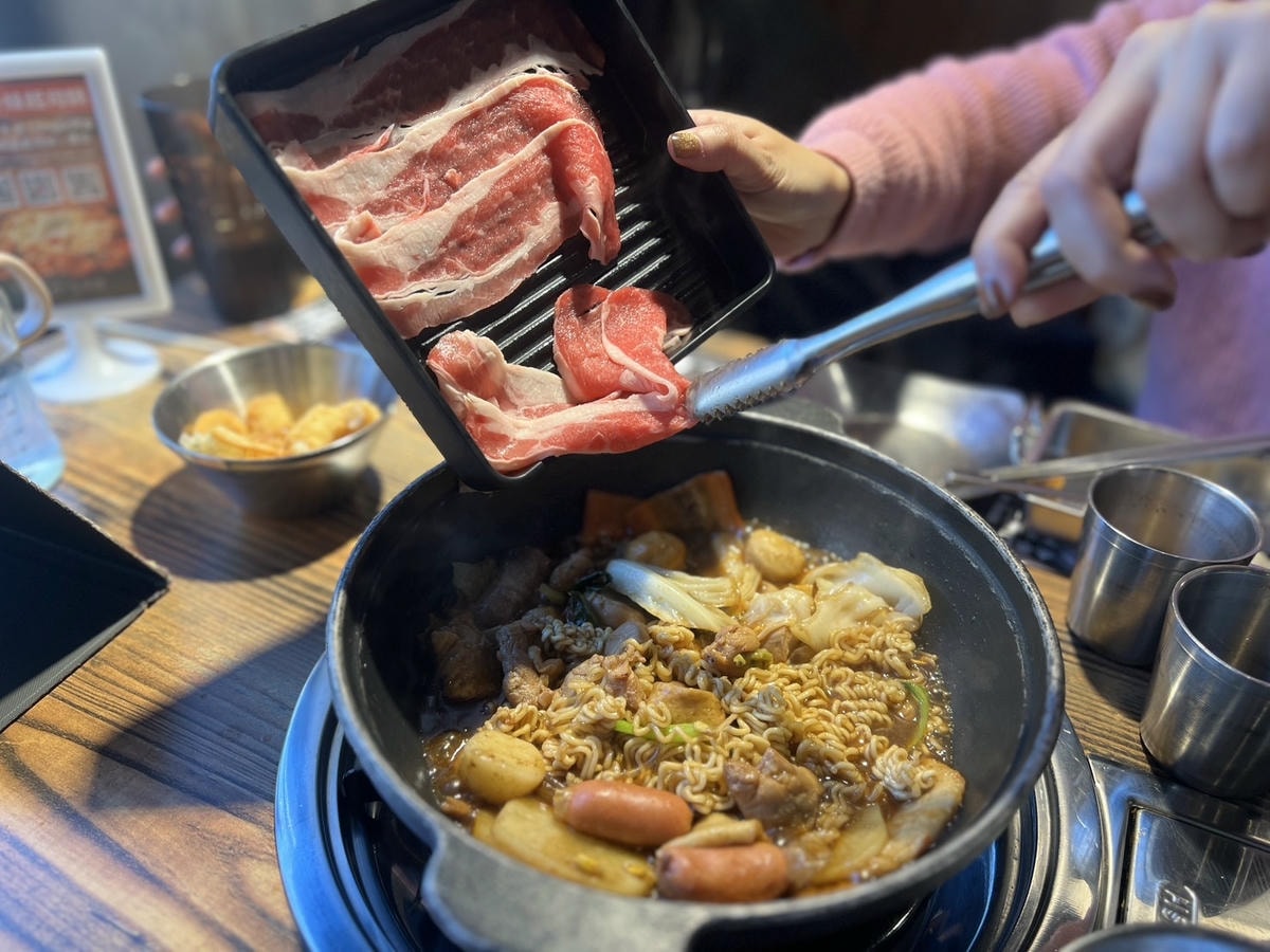 [ 桃園食記 ] 甩鍋雞볶찜韓式炒雞吃到飽-桃園ATT店 