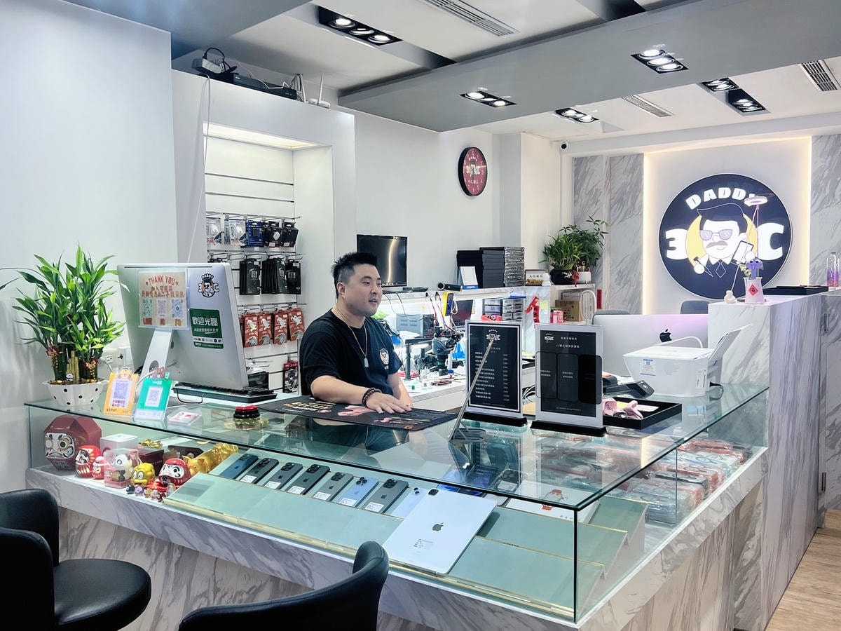 [ 台北板橋手機維修推薦] 老爹手機維修通訊行 手機維修