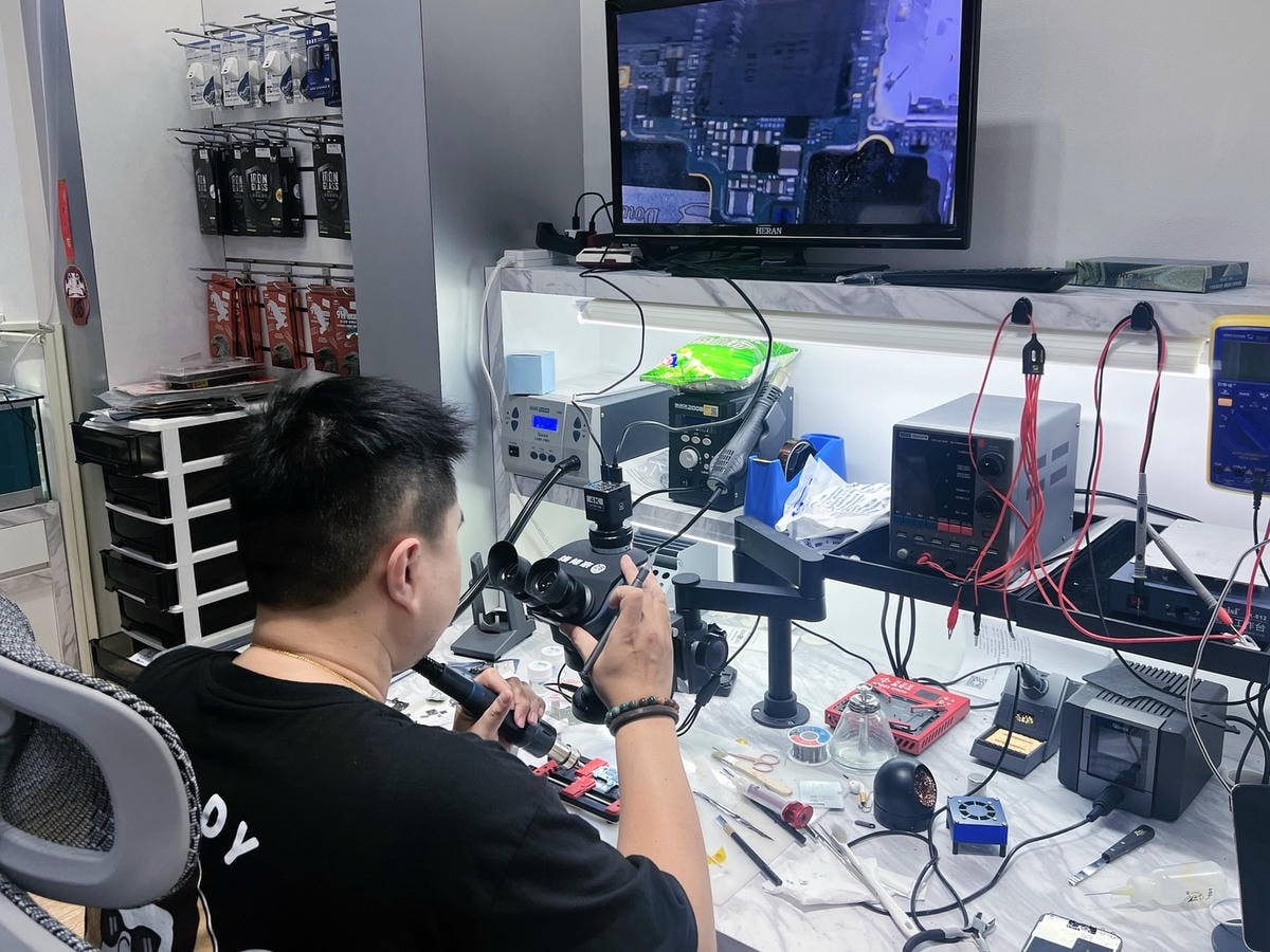 [ 台北板橋手機維修推薦] 老爹手機維修通訊行 手機維修