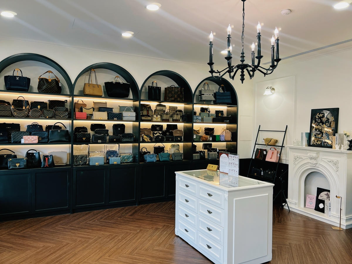 [ 二手精品店開箱 ] REBUY 蕊桃園二手精品推薦估