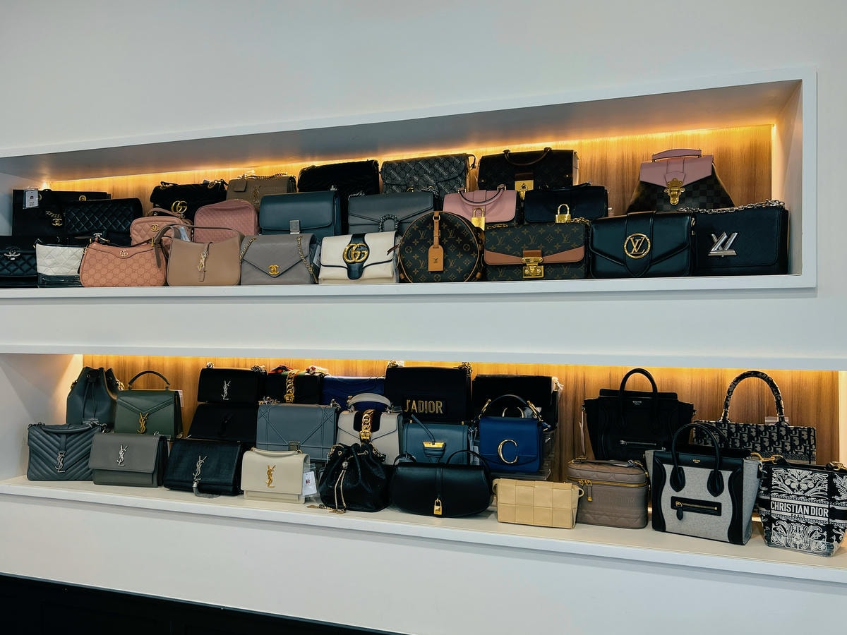 [ 二手精品店開箱 ] REBUY 蕊桃園二手精品推薦估