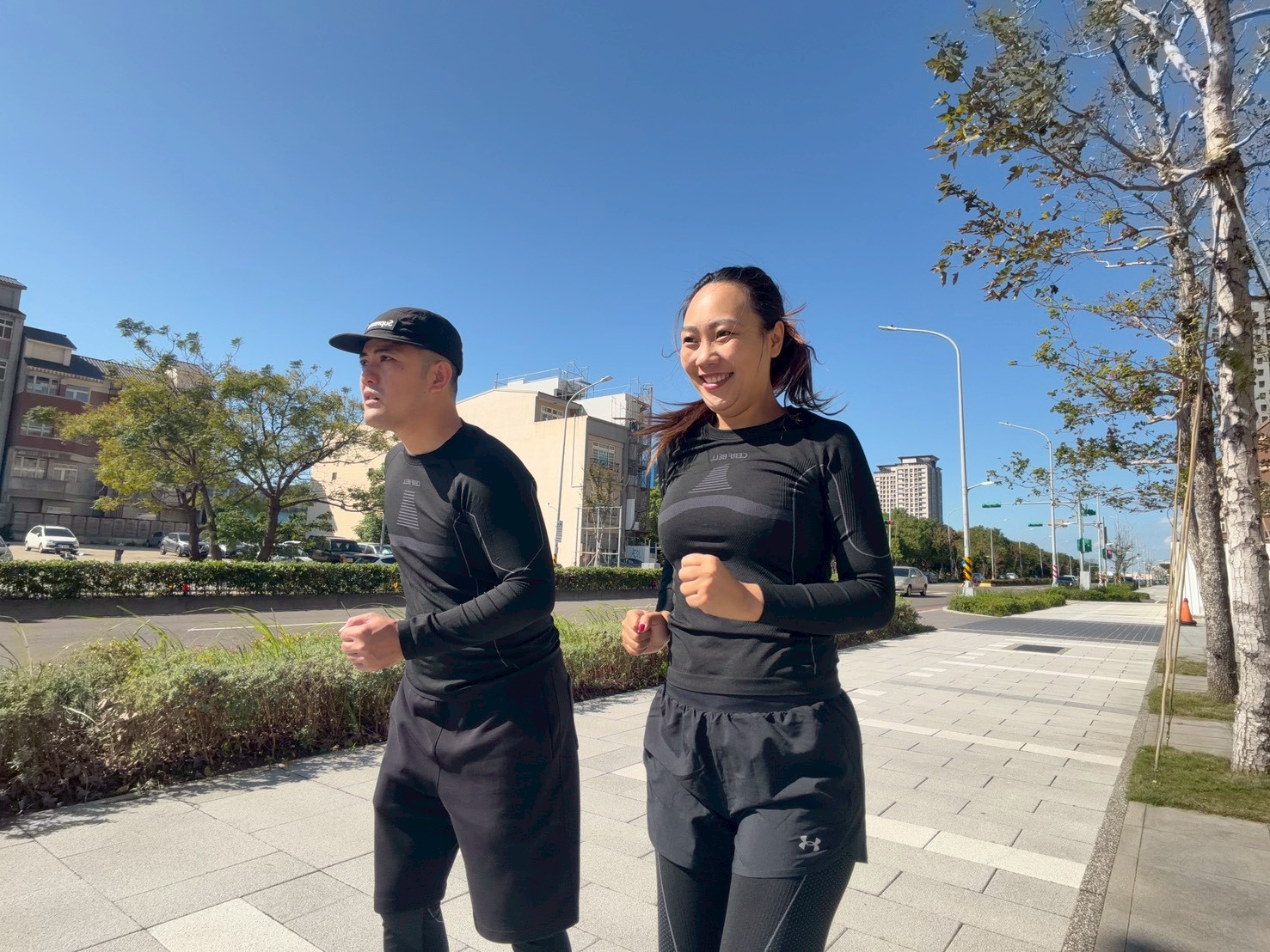 [ 發熱衣推薦 ] 體溫魔術師Cerf Bell能量石墨烯遠紅外線發熱衣、能量石墨烯發熱褲開箱 | 冬天救星冷冷天也要暖呼呼的