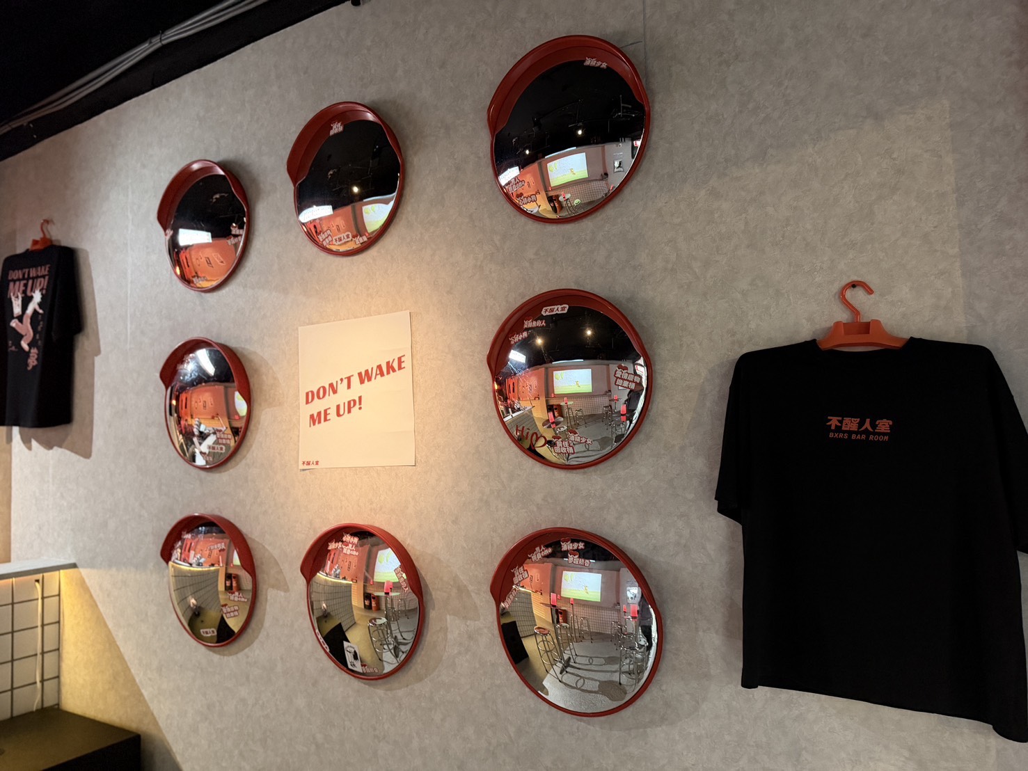 [ 桃園酒吧 ] 不醒人室 x SLAP! 中壢立飲式酒吧開箱 互動式KTV超好玩~大E人聚集地