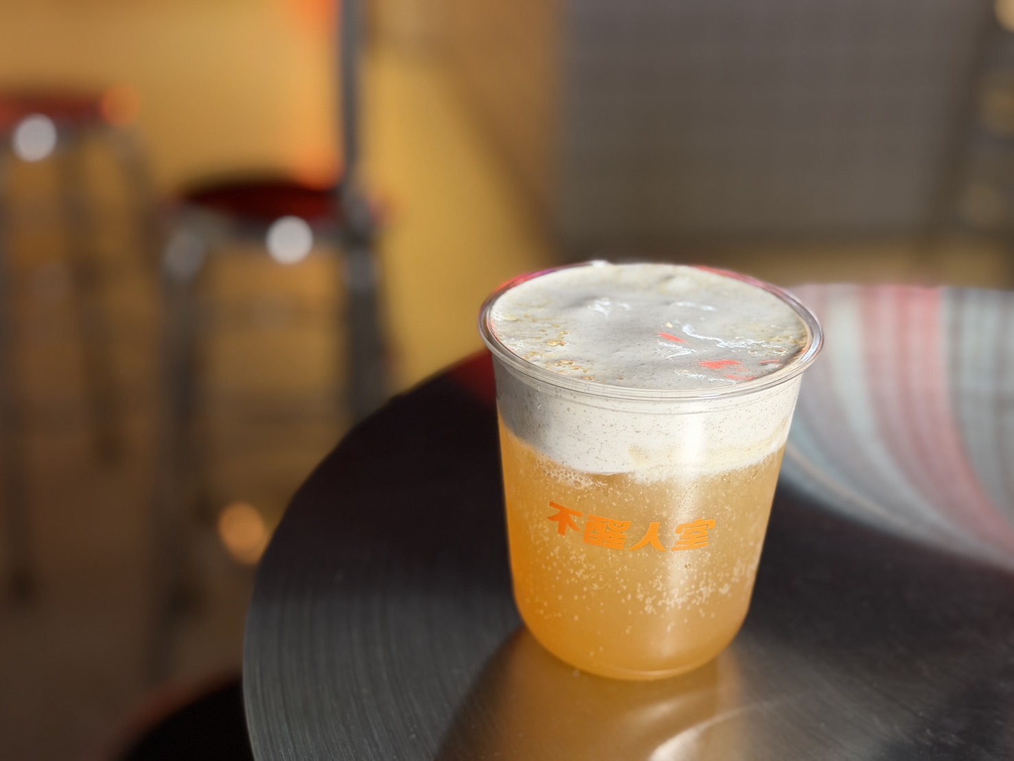 [ 桃園酒吧 ] 不醒人室 x SLAP! 中壢立飲式酒吧開箱 互動式KTV超好玩~大E人聚集地