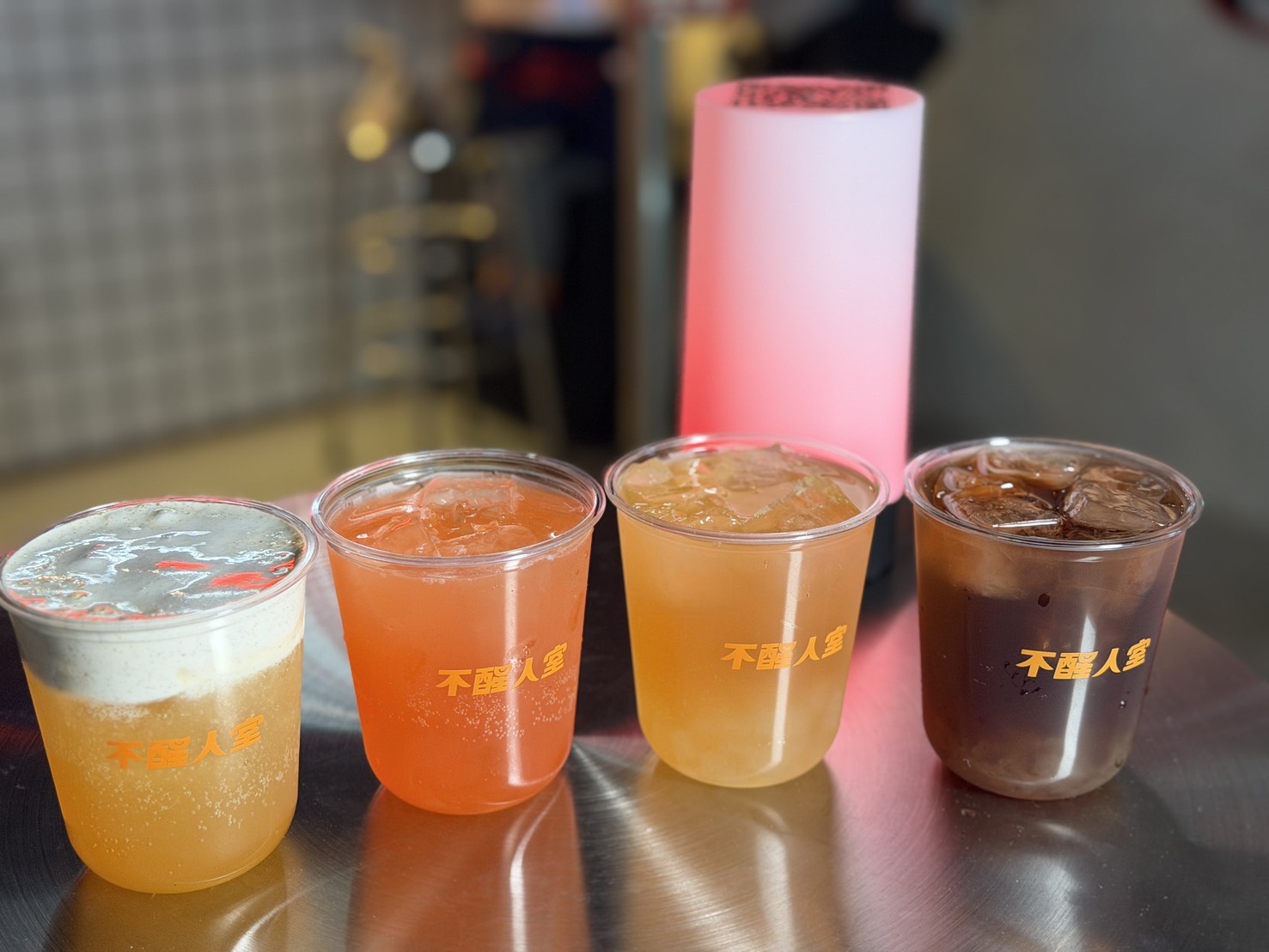 [ 桃園酒吧 ] 不醒人室 x SLAP! 中壢立飲式酒吧開箱 互動式KTV超好玩~大E人聚集地