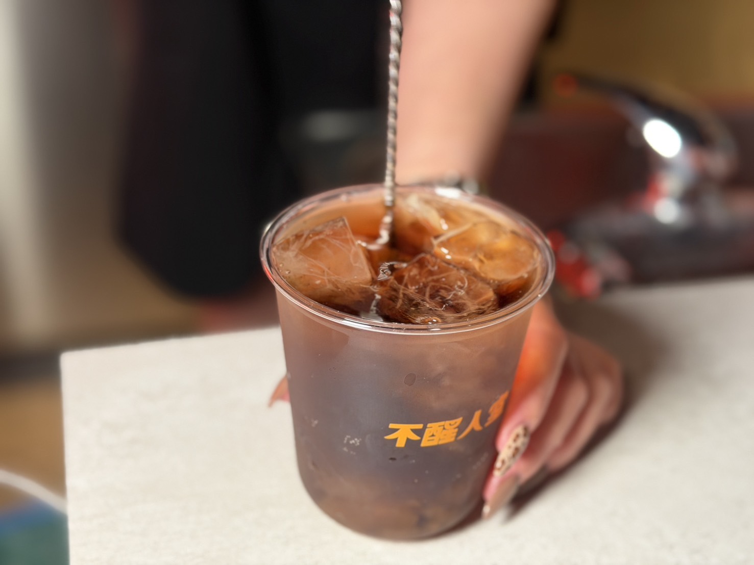 [ 桃園酒吧 ] 不醒人室 x SLAP! 中壢立飲式酒吧開箱 互動式KTV超好玩~大E人聚集地