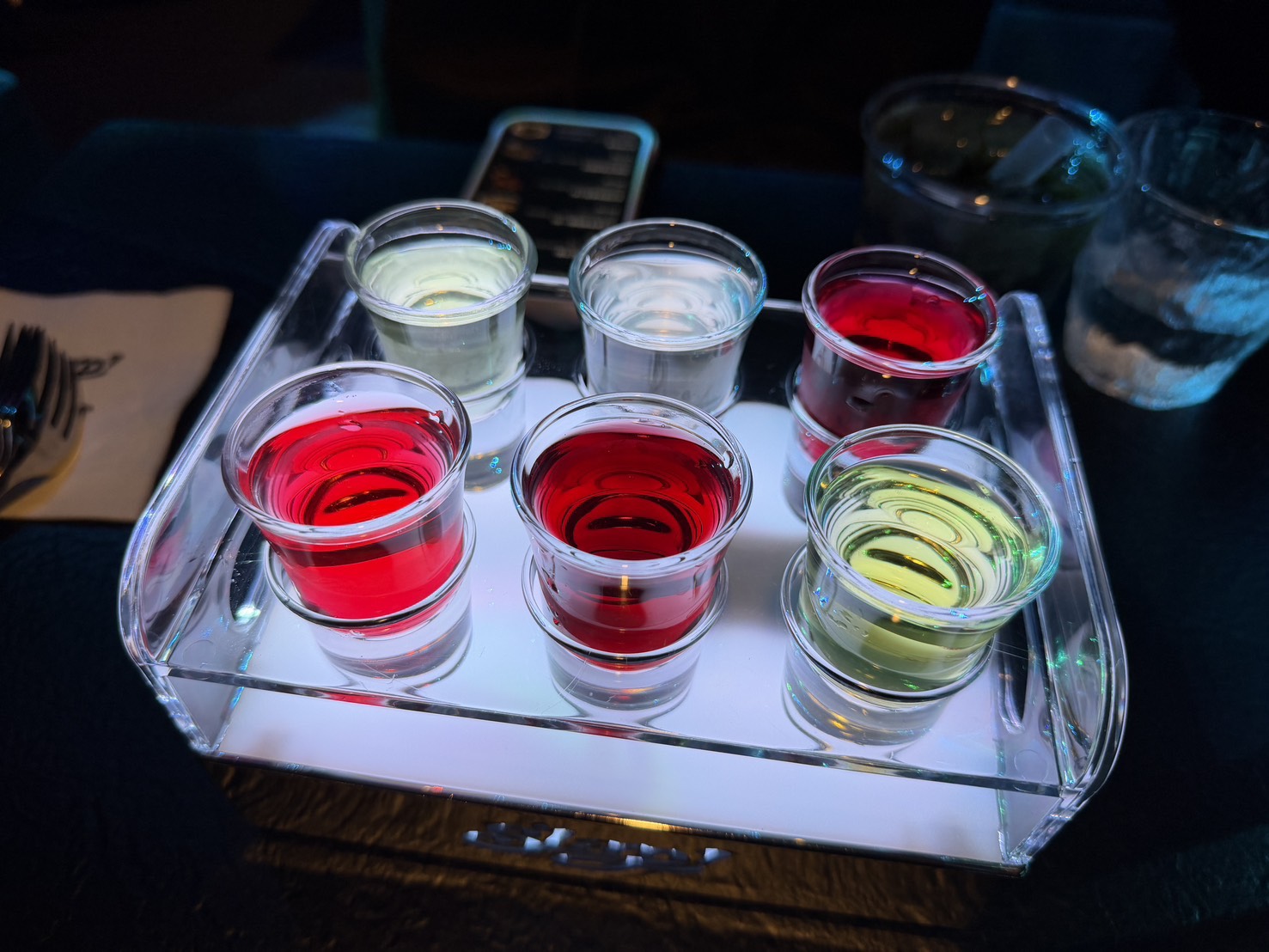 [ 桃園酒吧 ] 不醒人室 x SLAP! 中壢立飲式酒吧開箱 互動式KTV超好玩~大E人聚集地