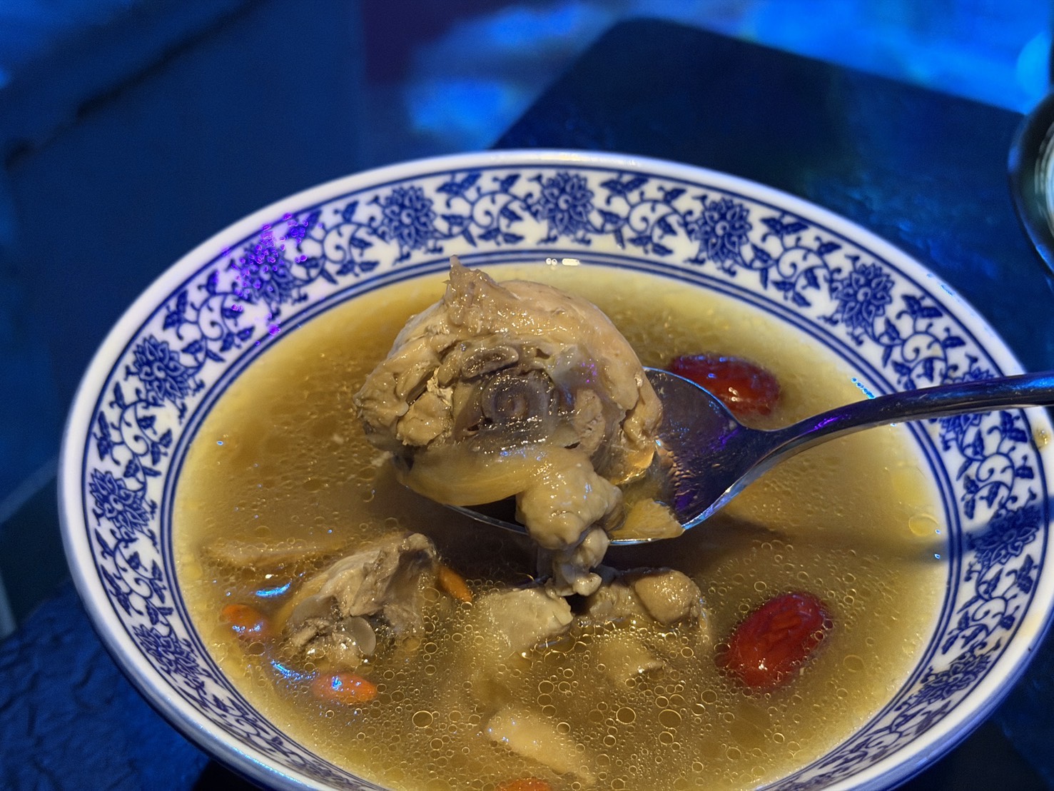 [ 桃園酒吧 ] 不醒人室 x SLAP! 中壢立飲式酒吧開箱 互動式KTV超好玩~大E人聚集地