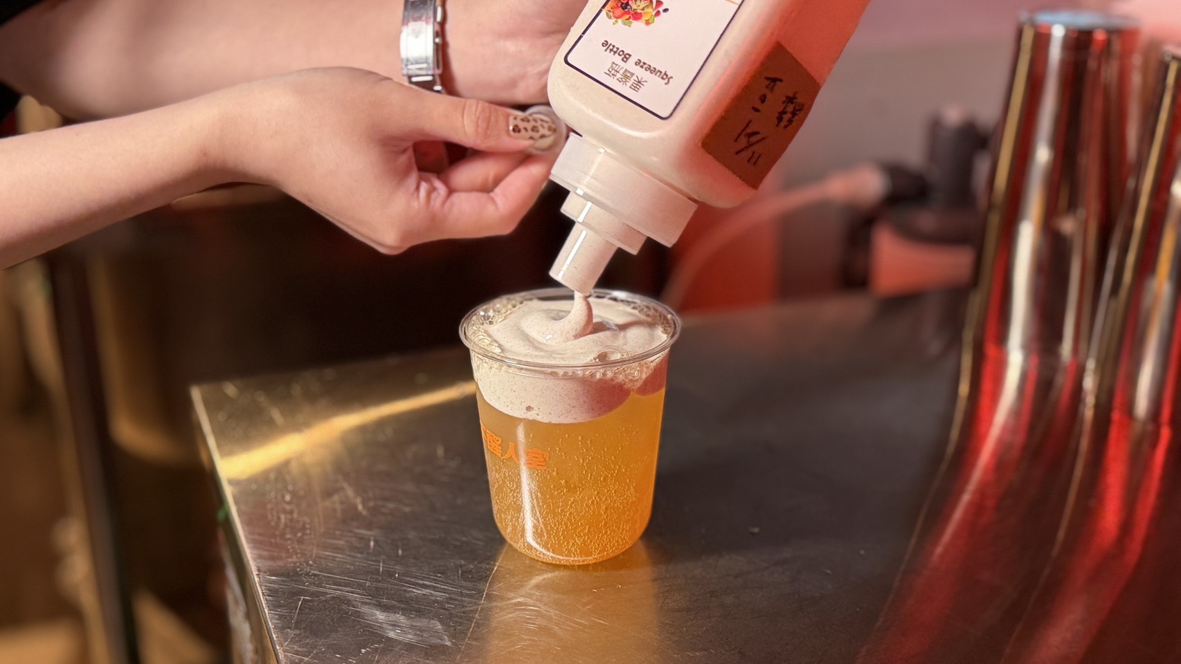 [ 桃園酒吧 ] 不醒人室 x SLAP! 中壢立飲式酒吧開箱 互動式KTV超好玩~大E人聚集地