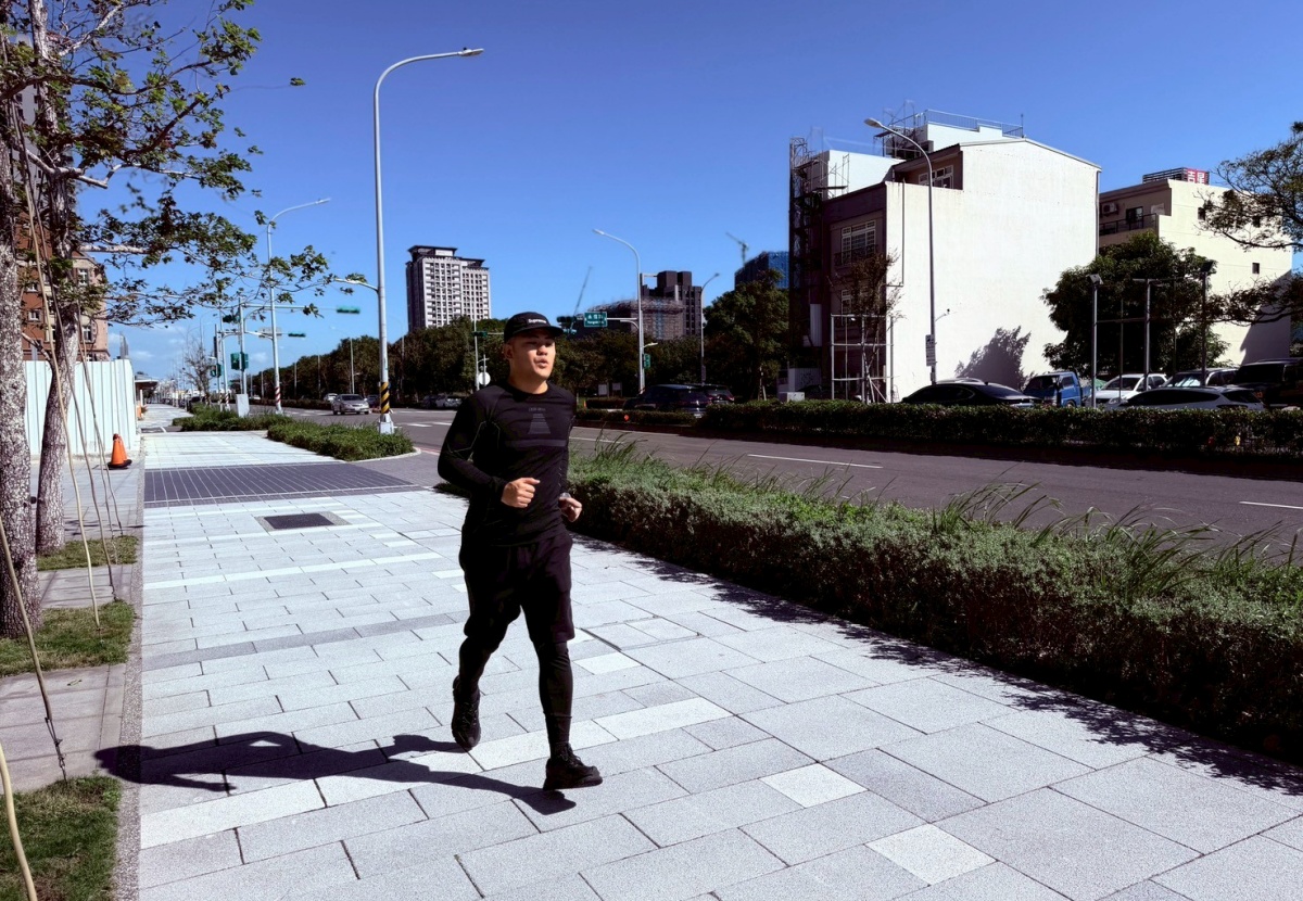 [ 發熱衣推薦 ] 體溫魔術師Cerf Bell能量石墨烯遠紅外線發熱衣、能量石墨烯發熱褲開箱 | 冬天救星冷冷天也要暖呼呼的