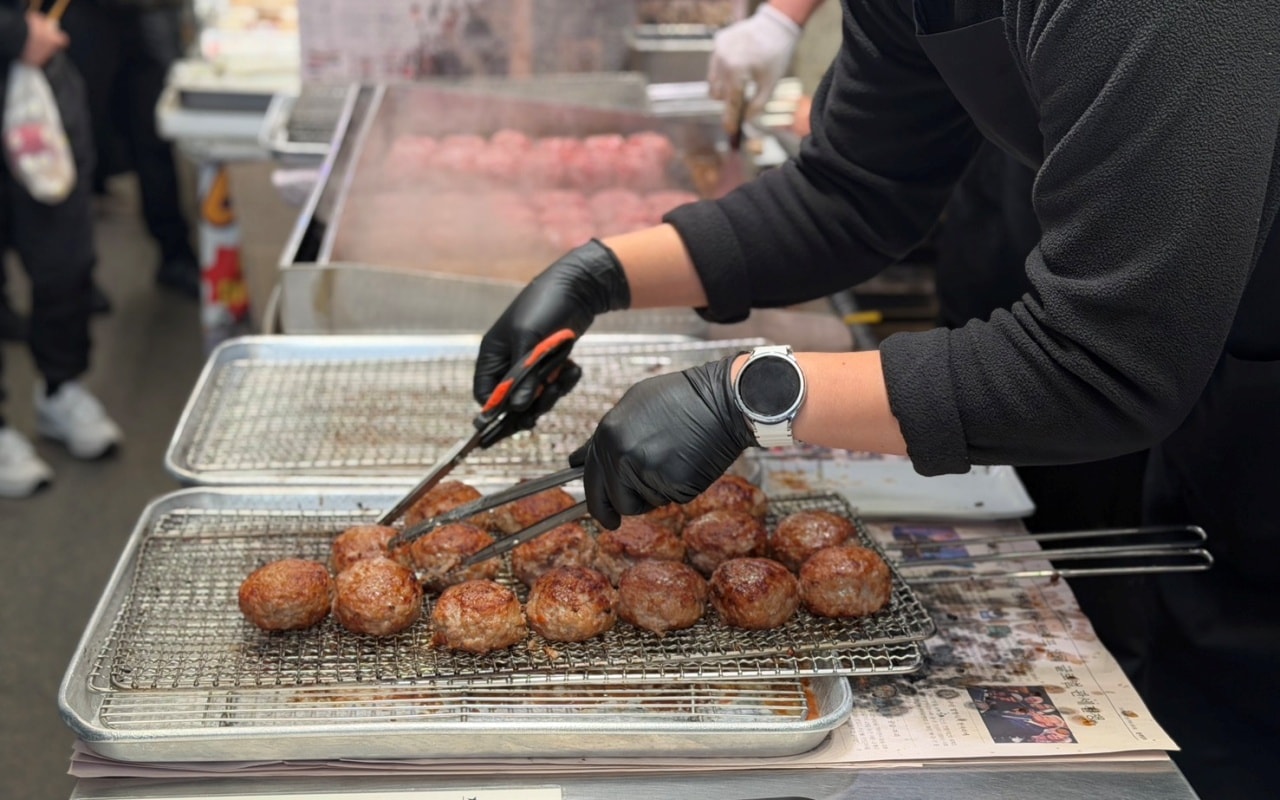 [ 釜山食記 ] 부전떡갈비 삼초전釜田市場漢堡肉排隊名店，在地人才知道的爆汁隱藏版小吃