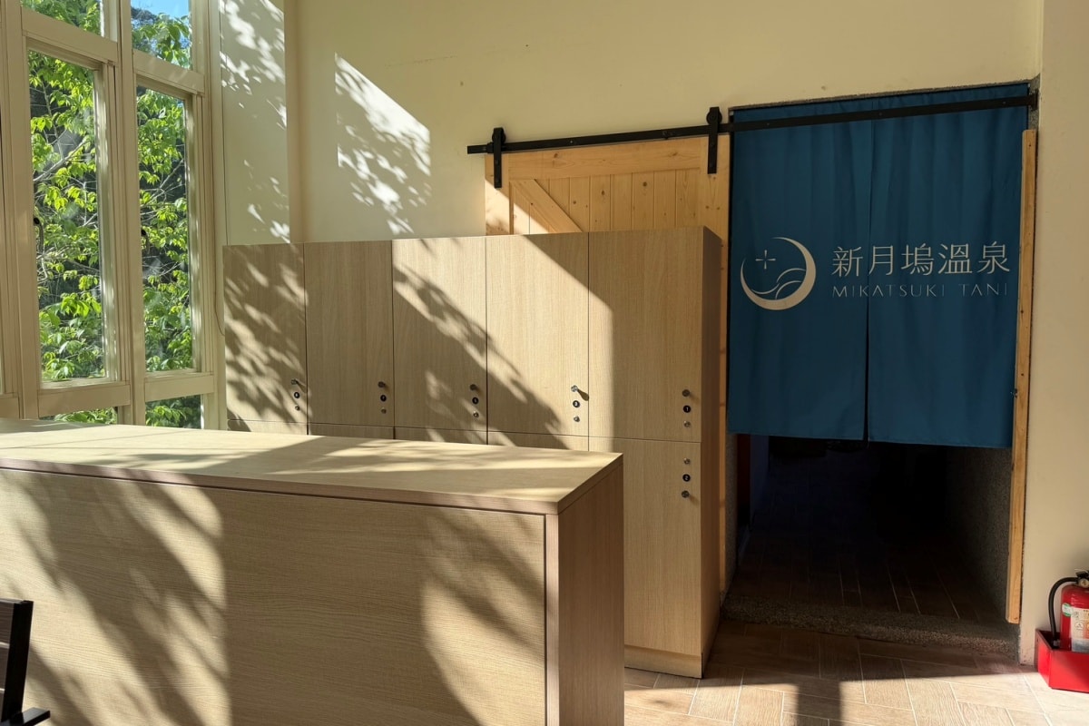 2026新竹溫泉推薦 | 新月塢溫泉會館｜尖石夜湯泡滿 10 小時！含早餐、餵狐獴，合興車站親子放鬆好去處（內有粉絲專屬折扣碼）