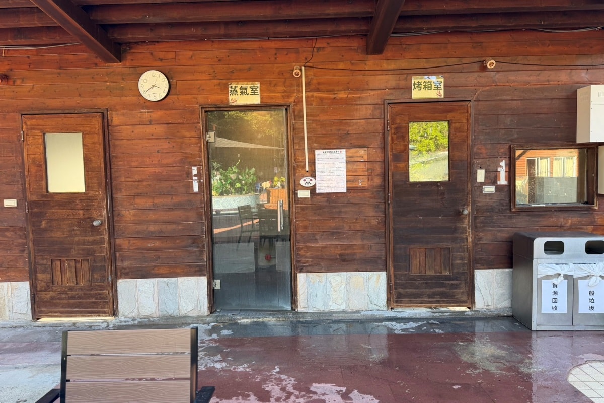 2026新竹溫泉推薦 | 新月塢溫泉會館｜尖石夜湯泡滿 10 小時！含早餐、餵狐獴，合興車站親子放鬆好去處（內有粉絲專屬折扣碼）