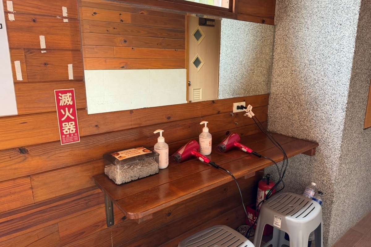 2026新竹溫泉推薦 | 新月塢溫泉會館｜尖石夜湯泡滿 10 小時！含早餐、餵狐獴，合興車站親子放鬆好去處（內有粉絲專屬折扣碼）