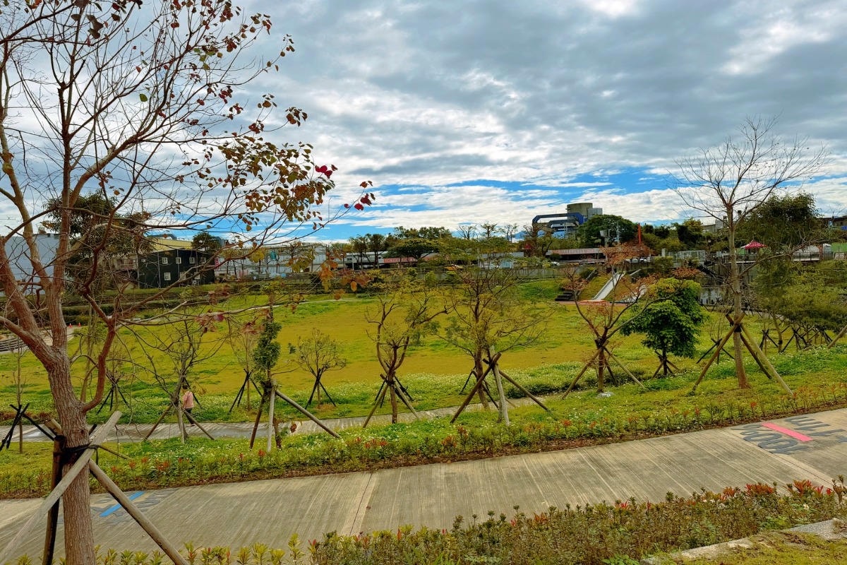 [ 桃園食記 ] Moon Island 沐嶋桃園旗艦店 桃園景觀餐廳推薦 龍山埤塘生態公園一次滿足的療癒系行程