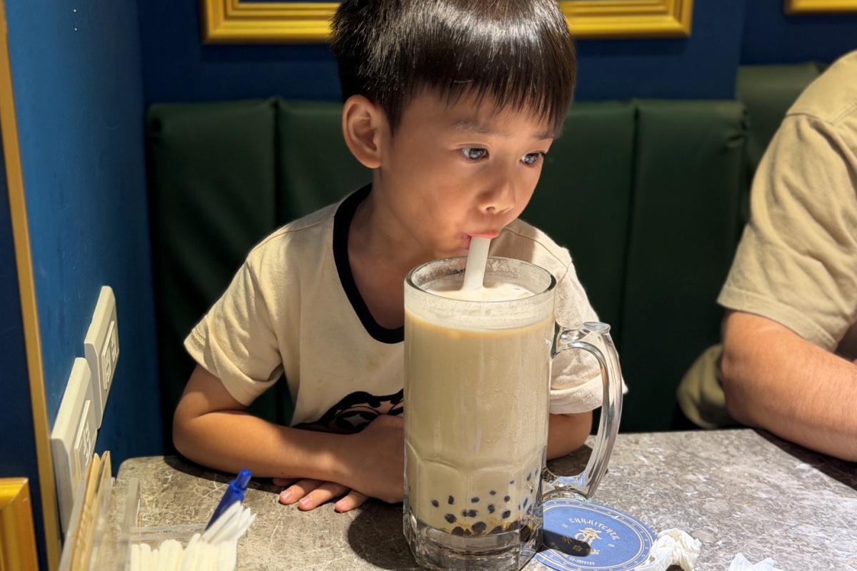 ［桃園食記］茶自點環球桃園A8店 |  桃園龜山林口聚餐餐廳分享林口聚餐餐廳推薦，長庚商圈人氣簡餐餐廳，平日不限時免費WIFI插座洽公首選餐廳