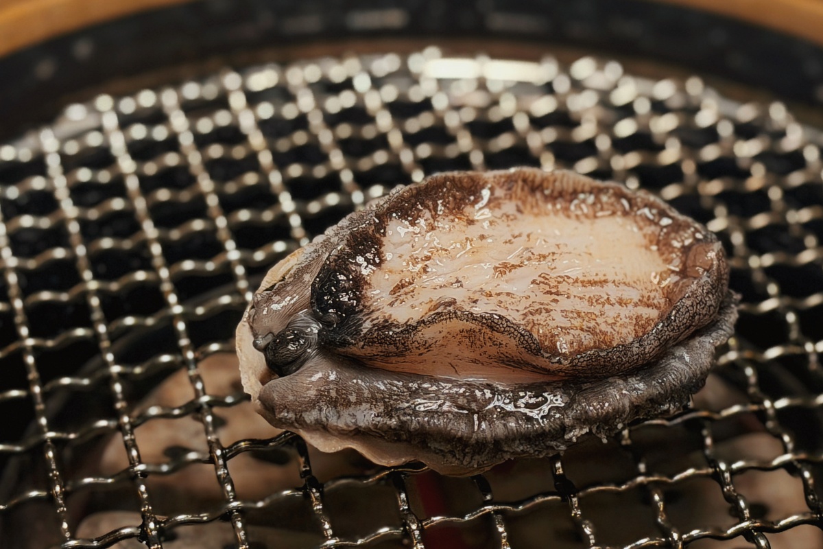 京燒肉｜台中燒肉推薦，人均1500元起爽吃A5和牛！魚子醬、海膽一上桌直接驚艷全場