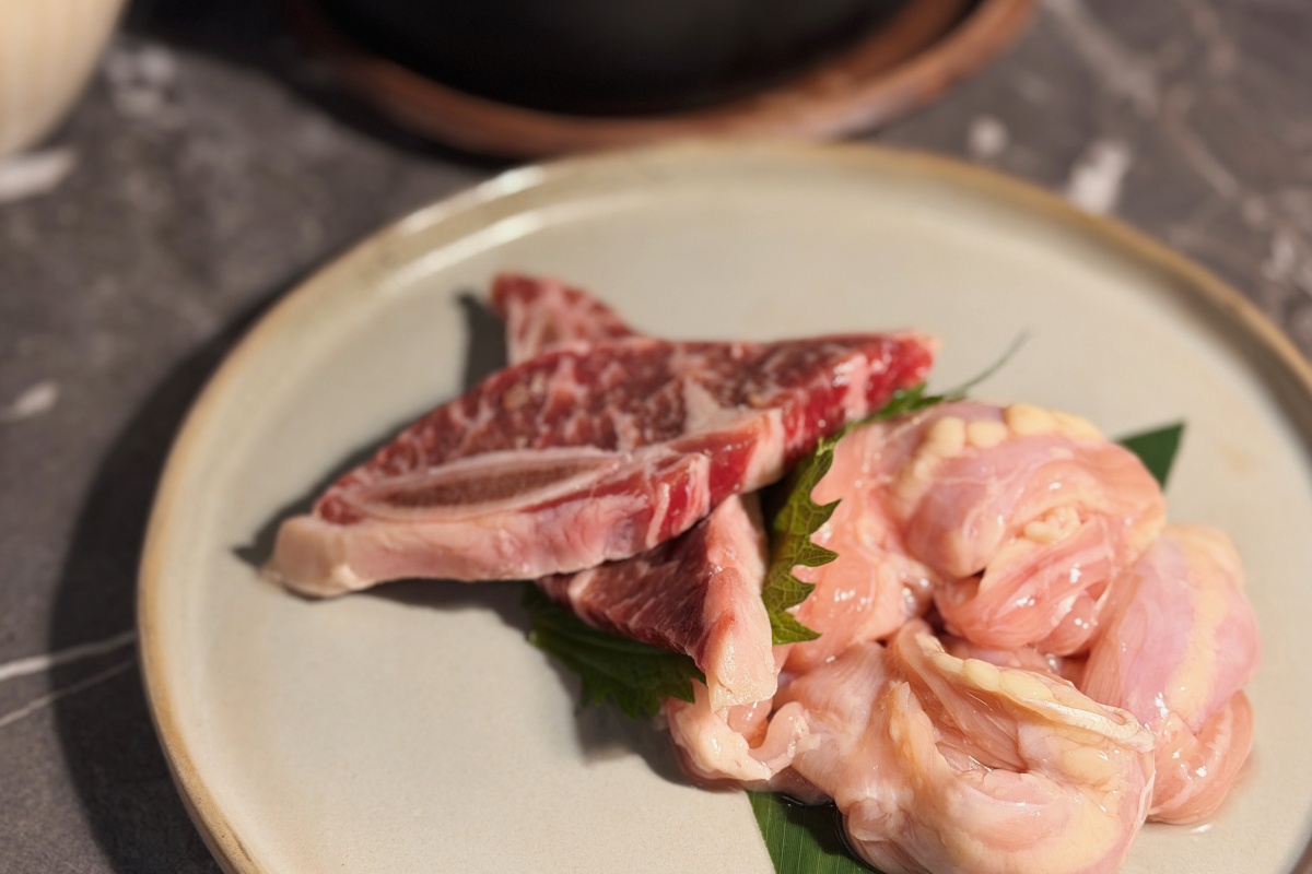 京燒肉｜台中燒肉推薦，人均1500元起爽吃A5和牛！魚子醬、海膽一上桌直接驚艷全場