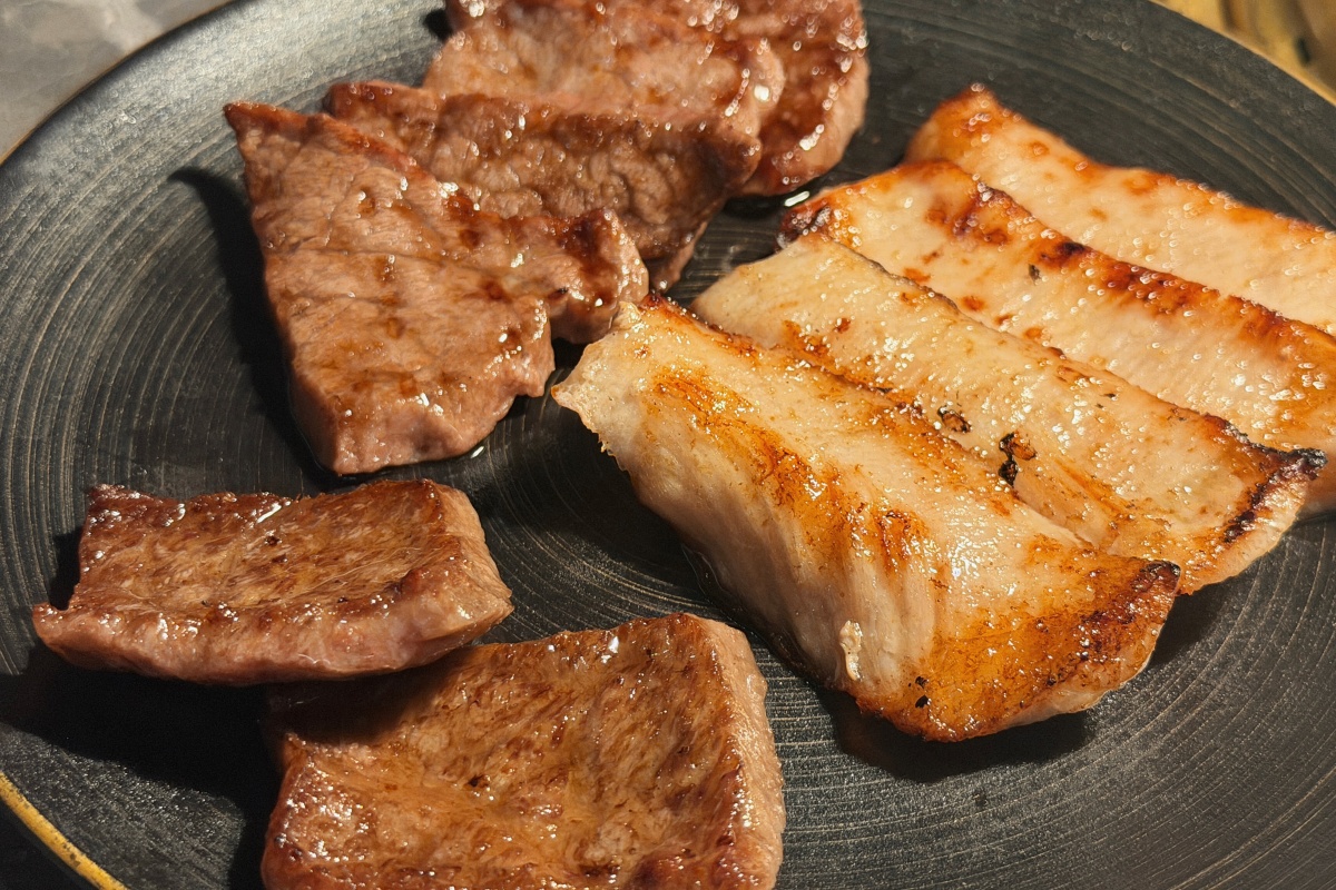 京燒肉｜台中燒肉推薦，人均1500元起爽吃A5和牛！魚子醬、海膽一上桌直接驚艷全場