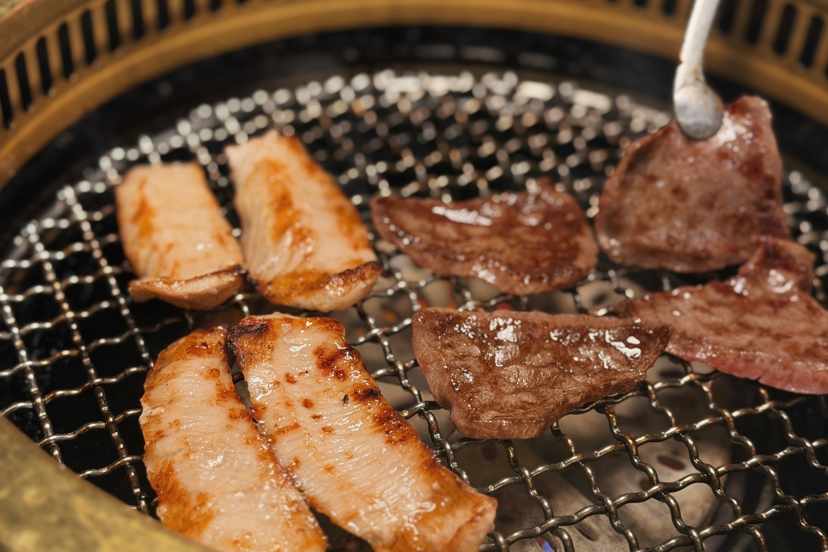 京燒肉｜台中燒肉推薦，人均1500元起爽吃A5和牛！魚子醬、海膽一上桌直接驚艷全場