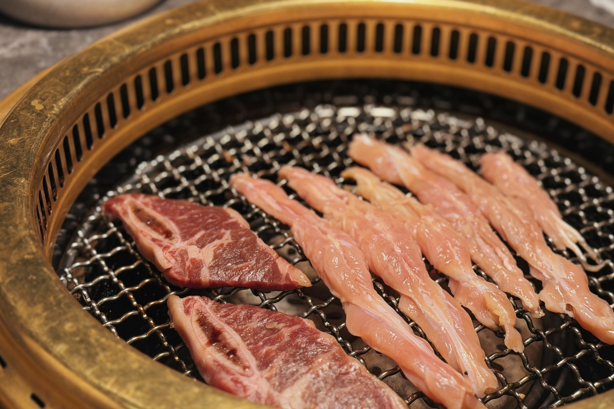 京燒肉｜台中燒肉推薦，人均1500元起爽吃A5和牛！魚子醬、海膽一上桌直接驚艷全場