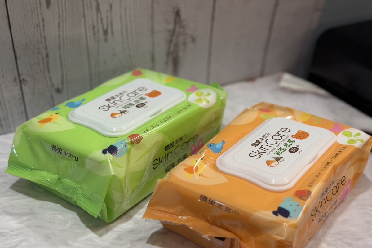 嬰兒濕紙巾推薦｜優生濕紙巾開箱！嬰兒濕紙巾評比三大品牌，厚度、清潔力、外出便利一次比較