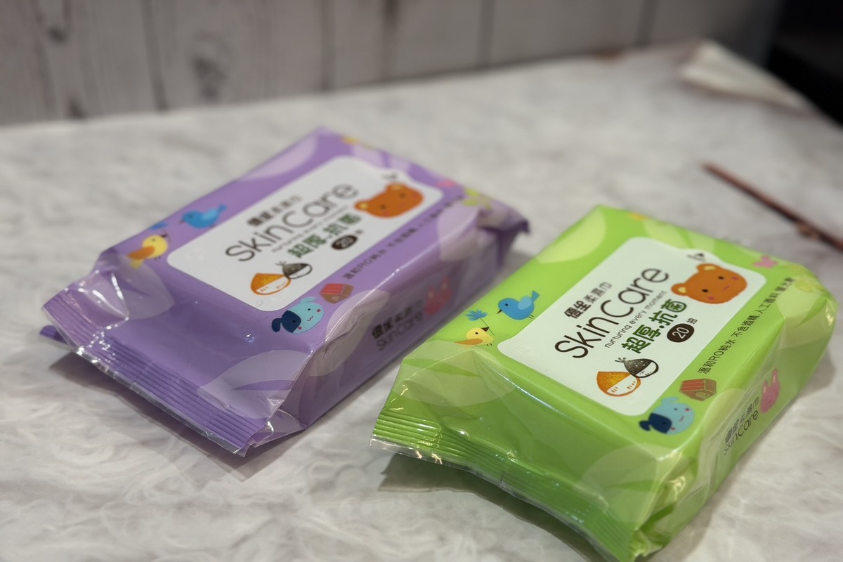 嬰兒濕紙巾推薦｜優生濕紙巾開箱！嬰兒濕紙巾評比三大品牌，厚度、清潔力、外出便利一次比較