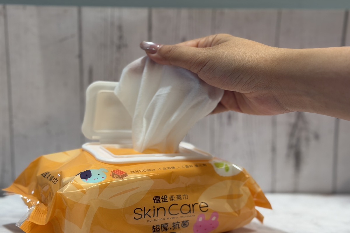 嬰兒濕紙巾推薦｜優生濕紙巾開箱！嬰兒濕紙巾評比三大品牌，厚度、清潔力、外出便利一次比較