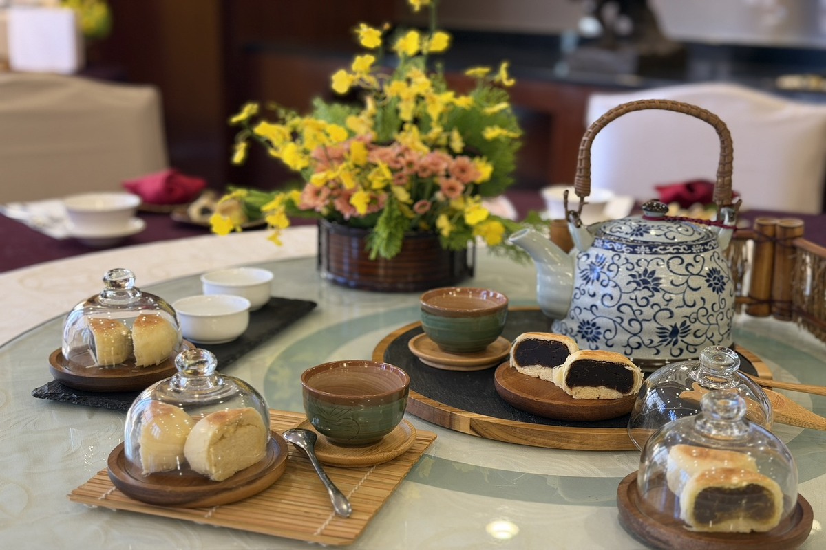桃園旅遊住宿推薦｜入住尊爵天際大飯店，台茂購物、美食一次搞定，什麼!!!中秋節禮盒推出超好吃總裁蘇式月餅8月5日預購中